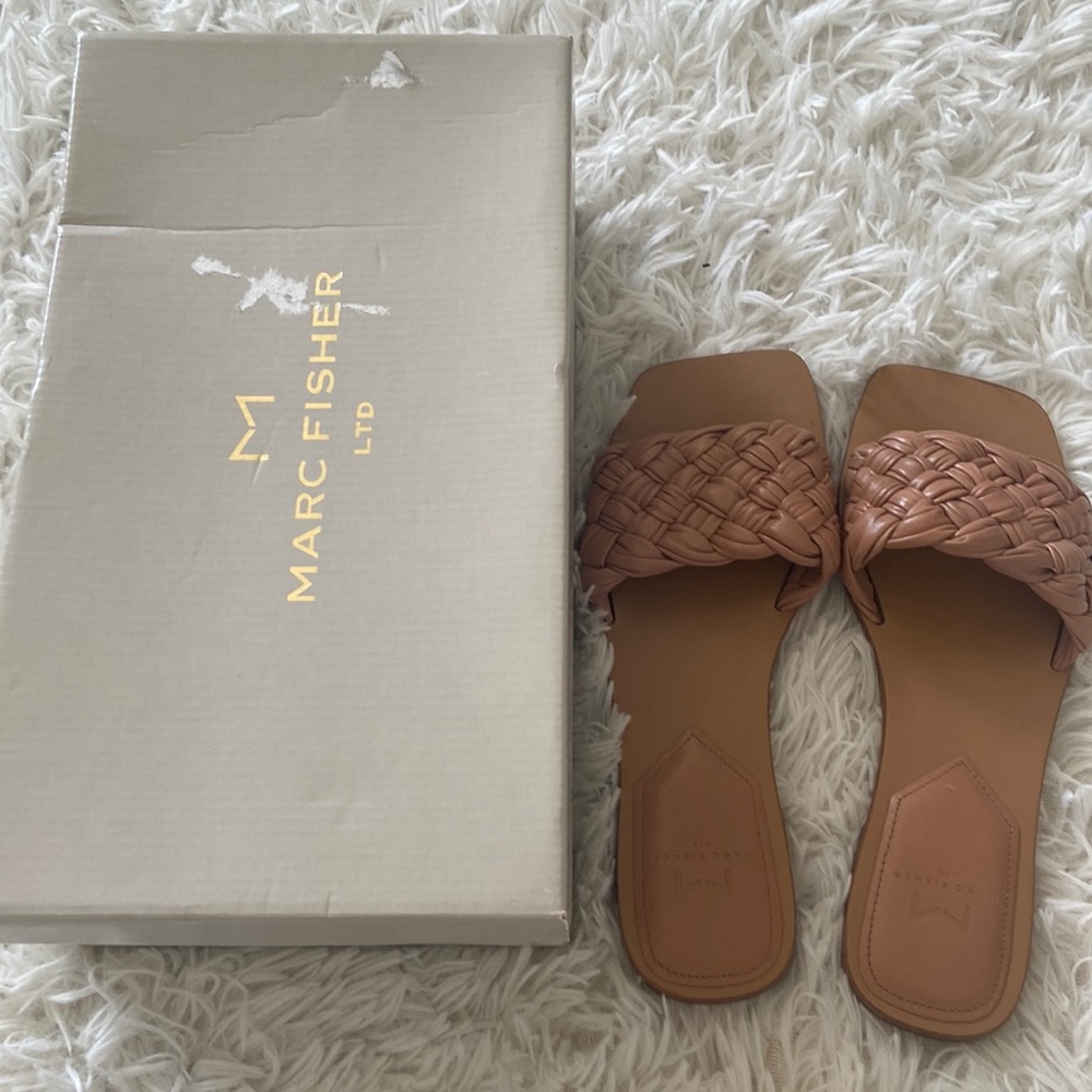 Used good condition Marc fisher flip flops reanna 7.5
